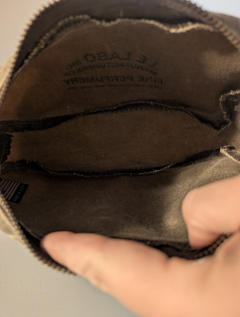 Le Labo Olive Waxed Canvas Toiletry Pouch - Picture 5 of 6
